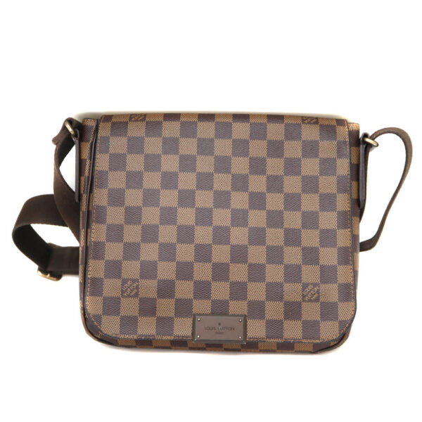 10724 1 Louis Vuitton District PM Shoulder Bag Damier Canvas