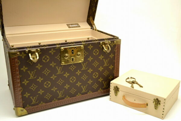 11101068 6 Louis Vuitton Monogram Boite Pharmacy Box