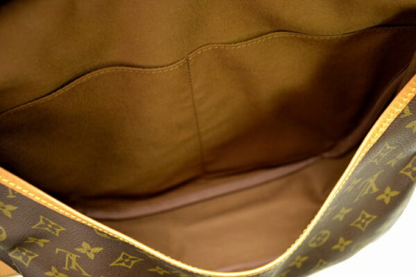 11390942 5 Louis Vuitton Monogram Saumur 35 Crossbody Bag