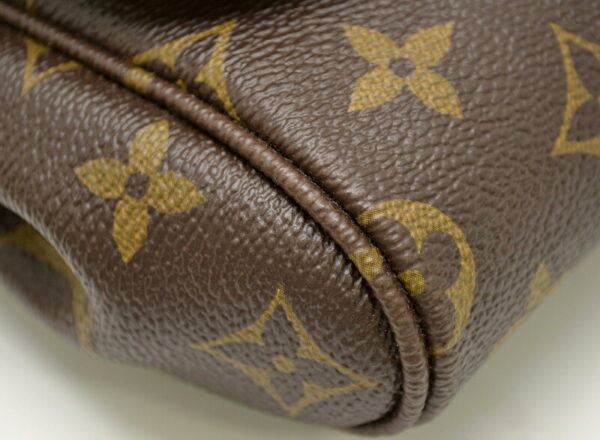 11481293 2 Louis Vuitton Favorite MM Crossbody Monogram Brown