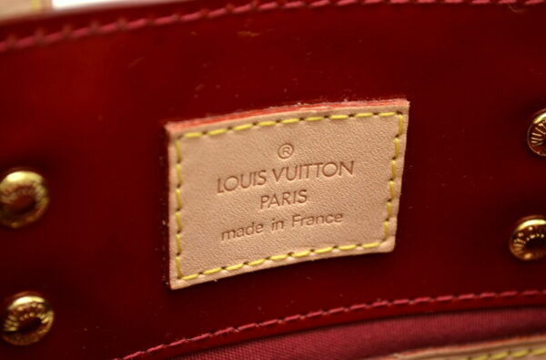 11501028 6 Louis Vuitton Reed PM Tote Bag Monogram Vernis Red