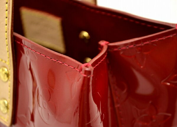 11501028 8 Louis Vuitton Reed PM Tote Bag Monogram Vernis Red