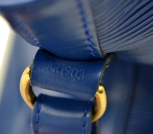 11501050 8 Louis Vuitton Noe Drawstring Shoulder Bag Epi Blue