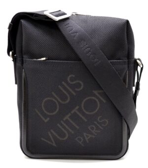 11510181 Louis Vuitton Taiga Anton Tote Noir