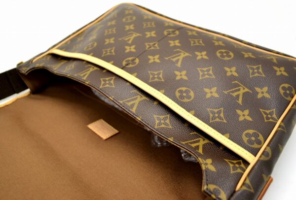 11520854 6 Louis Vuitton Messenger GM Bag Monogram Brown