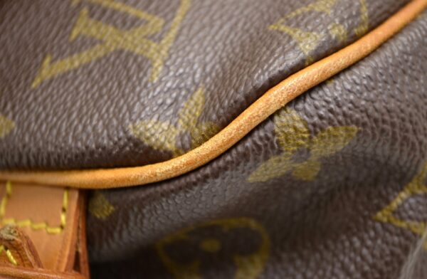 11520877 2 Louis Vuitton Saumur 30 Shoulder Bag Monogram Brown