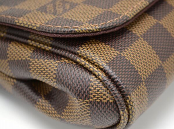 11521358 2 Louis Vuitton Favorite PM Pouch Damier Brown