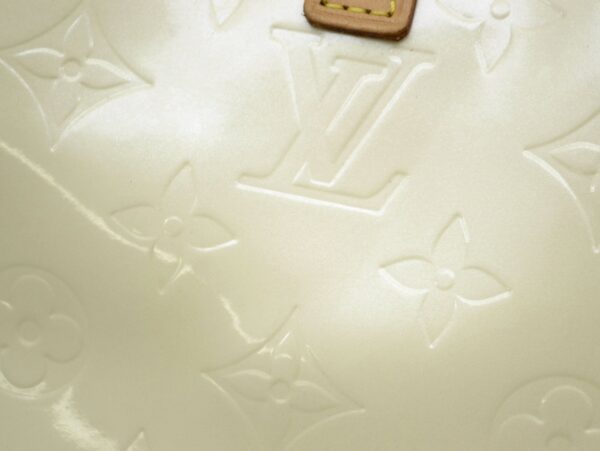 11531042 6 Louis Vuitton Reed PM Tote Bag Monogram Vernis White