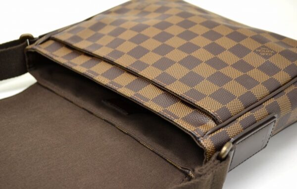 11531697 5 Louis Vuitton District PM Shoulder Bag Damier Brown