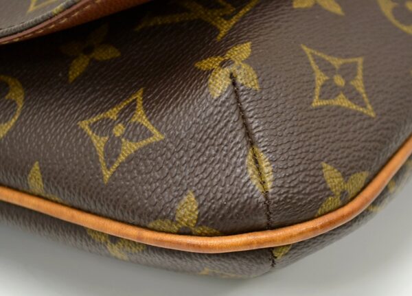 11540132 2 Louis Vuitton Musette Tango Shoulder Bag Monogram Brown