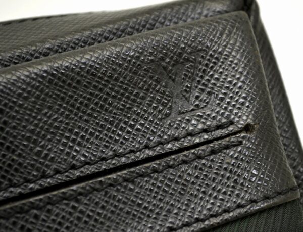 11540560 7 Louis Vuitton Beluga Shoulder Bag Taiga Black