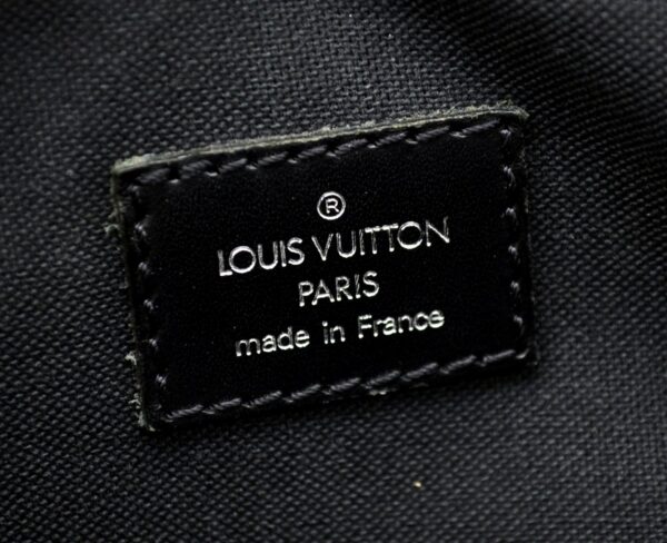 11540560 8 Louis Vuitton Beluga Shoulder Bag Taiga Black