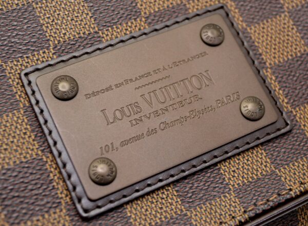 11541078 6 Louis Vuitton Brooklyn PM Shoulder Bag Damier Brown