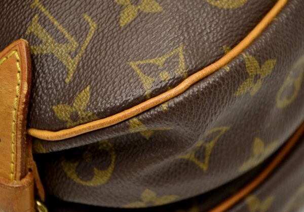 11550882 2 Louis Vuitton Saumur 30 Shoulder Bag Monogram Brown