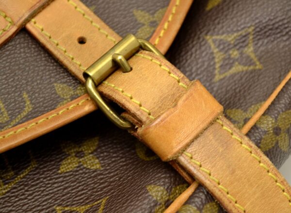 11550882 8 Louis Vuitton Saumur 30 Shoulder Bag Monogram Brown