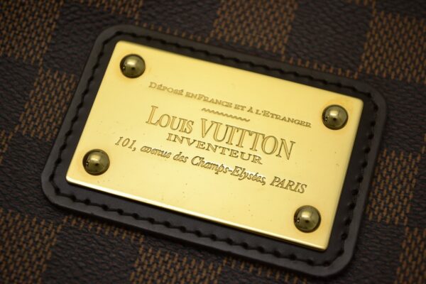 11570043 5 Louis Vuitton Eva Accessory Pouch Damier Brown