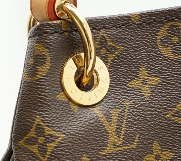 11570072 6 Louis Vuitton Artsy MM Shoulder Bag Monogram Brown