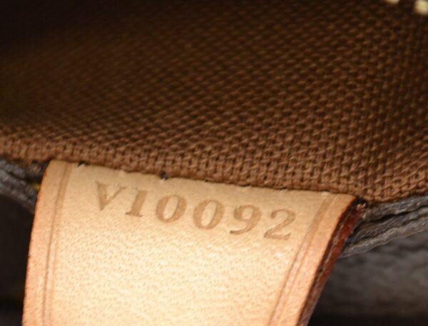 11580694 8 Louis Vuitton Hippo Piano Tote Bag Monogram Brown