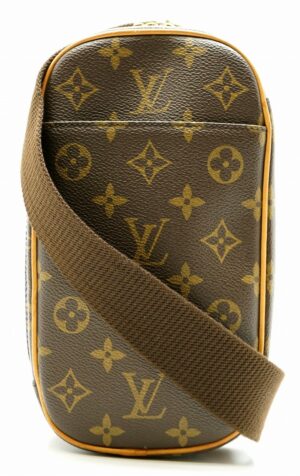 11581318 Louis Vuitton Monogram Pochette Accessoire Brown