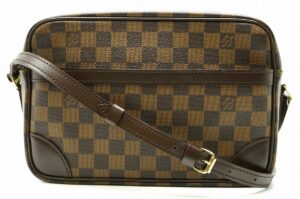 11590824 Louis Vuitton Discovery Bumbag PM Body Monogram Shadow Leather Black