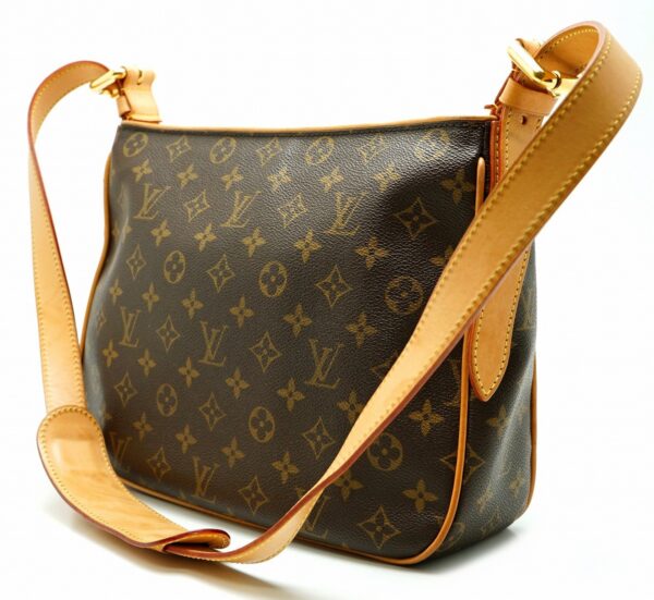 11600796 1 Louis Vuitton Hudson GM Shoulder Bag Monogram Brown