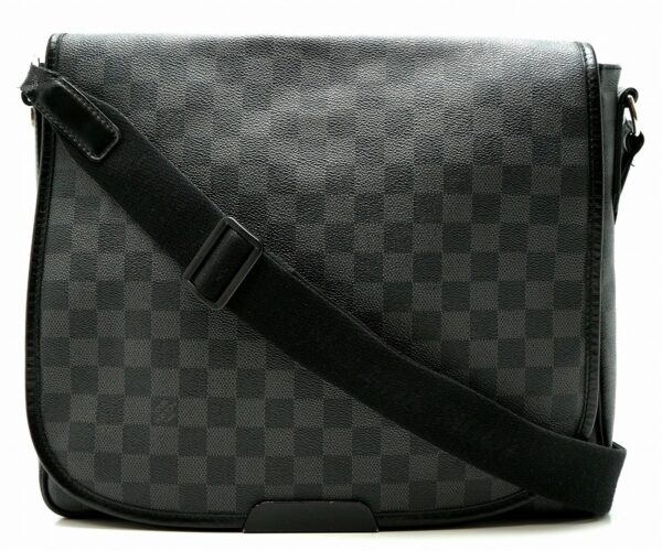 11601428 Louis Vuitton Daniel MM Shoulder Bag Damier Graphite Black