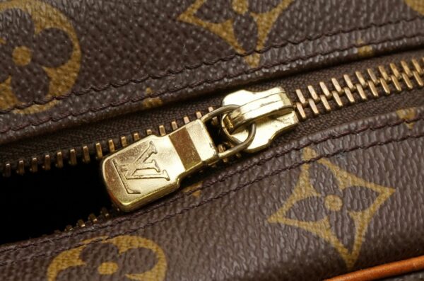 11610973 5 Louis Vuitton Blois Shoulder Bag Monogram Brown