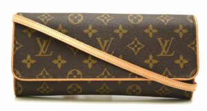 11621022 Louis Vuitton Kalahari PM Shoulder Bag