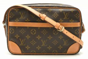 11631106 Gucci GG Canvas Shoulder Bag Brown