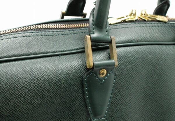 11660751 6 Louis Vuitton Kendall GM Bag Taiga Green