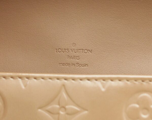 11660886 8 Louis Vuitton Monogram Vernis Thompson Street Shoulder Bag Beige