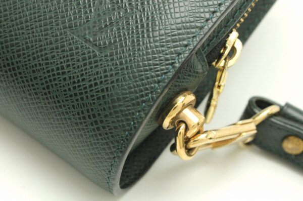 11661278 2 Louis Vuitton Taiga Baikal Clutch Bag Leather Green