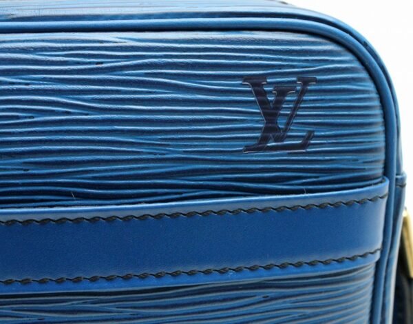 11661940 8 Louis Vuitton Epi Trocadero Shoulder Bag Leather Blue