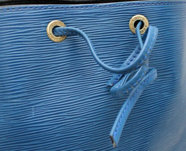 11662487 5 Louis Vuitton Epi Noe Drawstring Shoulder Bag Leather Blue