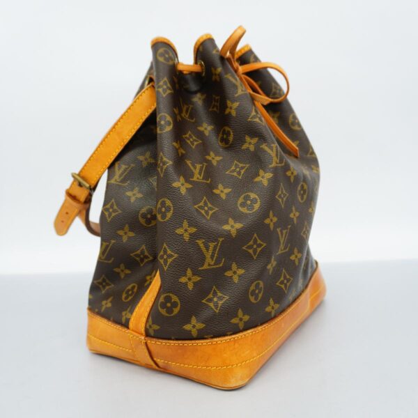 1240001051590 2 Louis Vuitton Noe Monogram Shoulder Bag Brown