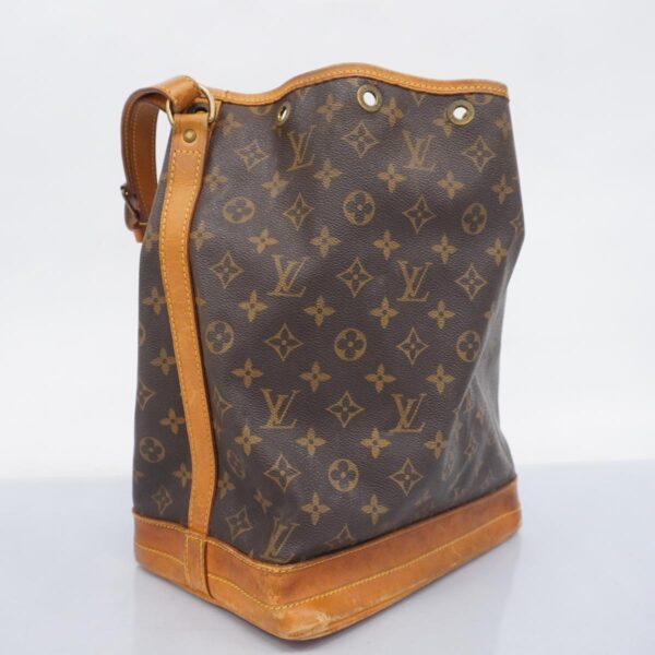 1240001052218 2 Louis Vuitton Noe Monogram Shoulder Bag Brown