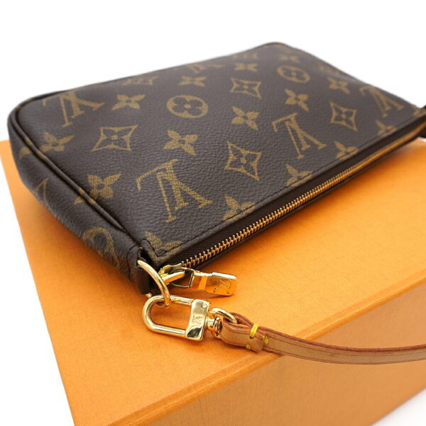 1366 8 Louis Vuitton Pochette Accessoire Monogram Handbag Brown