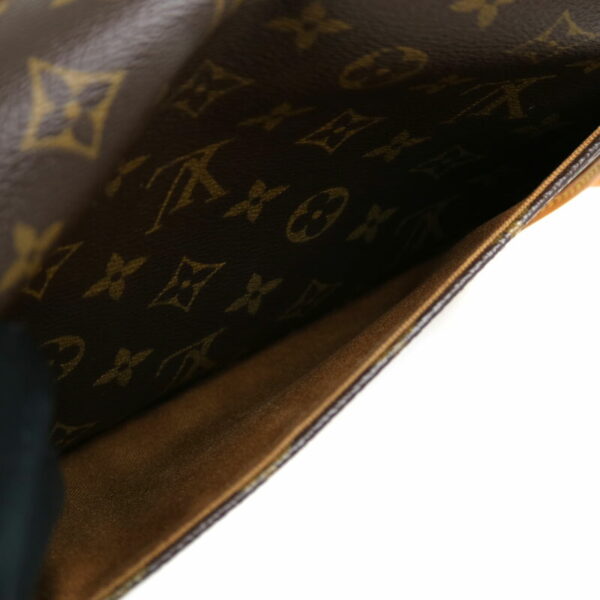 21 5601 7 Louis Vuitton Sologne Shoulder Bag Monogram Brown