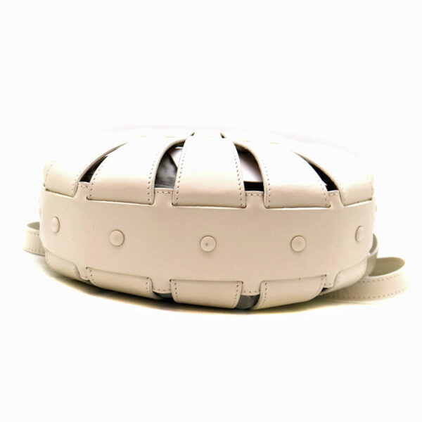 21 9296 5 Bottega Veneta The Shell Shoulder Handbag Leather White