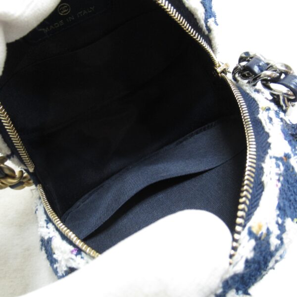 2101217550253 5 CHANEL Chain Shoulder Bag Tweed White Navy