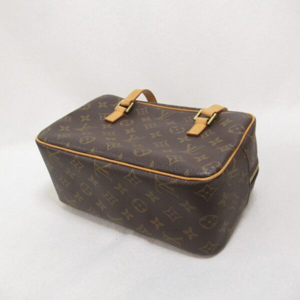 2101217833813 5 LOUIS VUITTON Cite MM Shoulder Bag Monogram Brown