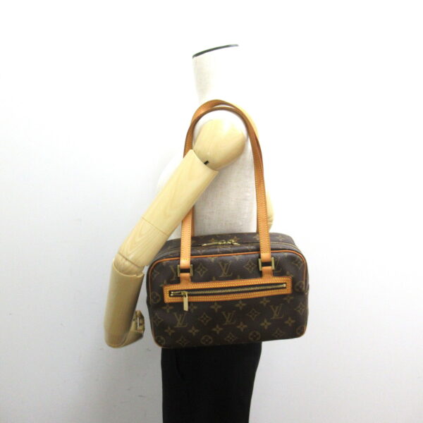 2101217841573 6 LOUIS VUITTON Cite MM Shoulder Bag Monogram Brown