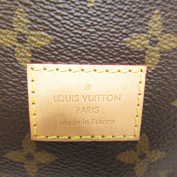 2101217845205 10 LOUIS VUITTON Saumur 30 Shoulder Bag Monogram Brown