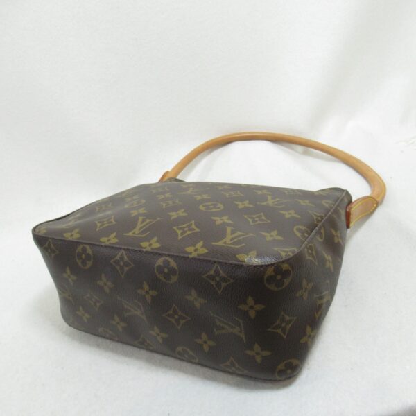 2101217977432 5 Louis Vuitton Looping MM Monogram Shoulder Bag Brown