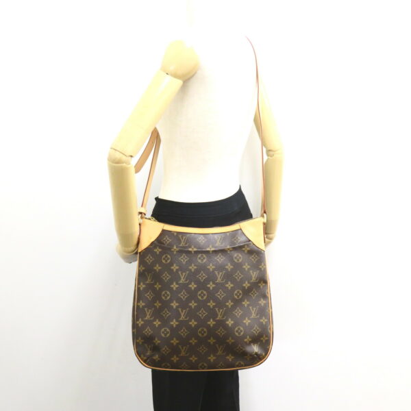 2101218100174 5 Louis Vuitton Odeon MM Shoulder Bag Monogram Brown