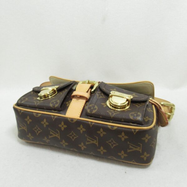 2104102284172 3 Louis Vuitton Hudson Shoulder Bag Monogram Brown