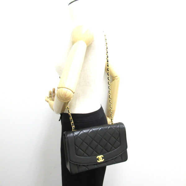 2106800515046 5 CHANEL Diana Matelasse Chain Shoulder Bag Lambskin Black