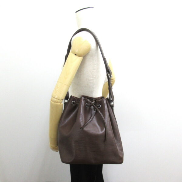 2106800532517 5 LOUIS VUITTON Petit Noe Shoulder Bag Epi Brown