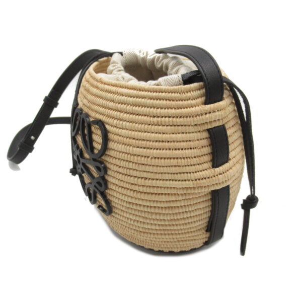 2106800538380 3 Loewe Beehive Anagram Raffia Shoulder Bag Beige Black