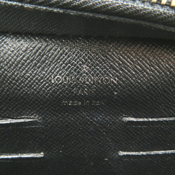 2107400216869 6 Louis Vuitton Pavel Taiga Shoulder Clutch Bag Black